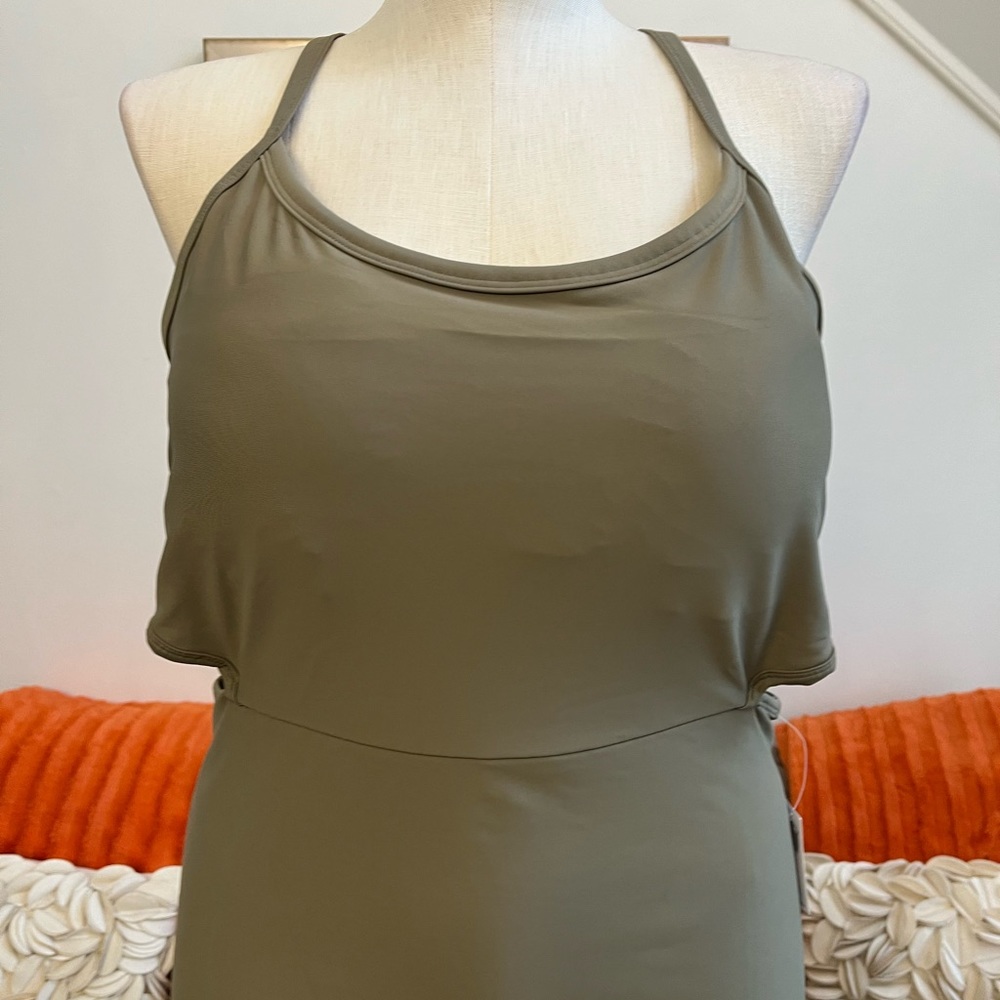 ❣️🆕Old Navy PowerSoft Cutout-Waist Bodysuit for Women -- 6-inch inseam❣️ - Picture 4 of 11
